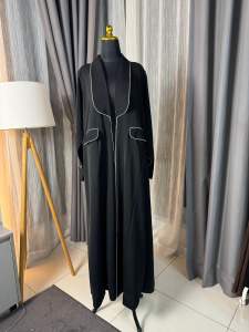 Dubai Elegant Abaya – Timeless Black