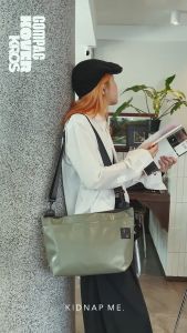 กระเป๋าสะพายข้าง คาดอก ผ้าใบกันน้ำ สะพายไหล่ ขนาดกลาง ใส่ของ มีซิปรูด Mini Laptop COMPAC BAG KIDNAP ME. กระเป๋าสะพายข้างคาดอก กระเป๋าคาดอก กระเป๋าถือ - Lazada