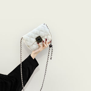 Fashionable Small Crossbody Bag Womens Retro Chain Diamond Patterned Bag Stylish Niche Handbag Trendy Compact Purse