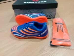 Sepatu Futsal Anak Laki Laki Perempuan Usia 6 - 10 Tahun PAUD TK SD SMP 1 2 3 4 5 6 7 8 9 0 Tahun - GRATIS Kaos Kaki - Tanggung Kecil - Size Normal - Kualitas Terbaik