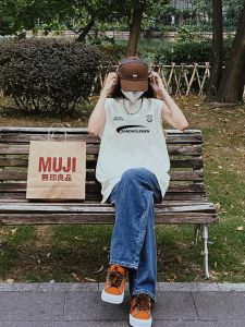 เสื้อกั๊กแขนกุดผ้าฝ้ายแท้สไตล์ย้อนยุคสไตล์อเมริกันสำหรับผู้หญิง ฤดูร้อน 2025 ใหม่ หลวมๆ สีขาว ดีไซน์แขนกุด ดีไซน์ที่มีความรู้สึก