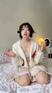 Cặp lót gót giày Aikomi AIL03 hình bướm được thiết kế để chống rộng trơn trượt và trầy xước bảo vệ gót bàn chân