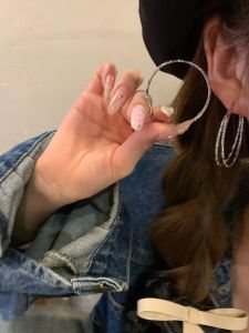 Double Layer Minimalist Hoops Earrings for Oval Faces Elegant Fashion Jewelry Fresh out New 2024 Lightweight Luxury Feel