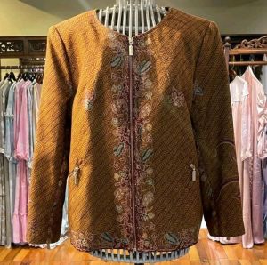 Fitted Coat Viscos by Dian Pelangi LIMITED EDITION Cardi Outer Blazer Bolero Outfit Cardigan Kerja Kantor Pesta Pernikahan Kondangan Lebaran Casual Formal Wanita Cantik Anggun Modis Modern Simple Elegan Mewah Model Korea Terbaru Motif Batik Cap Kekinian