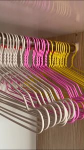 Móc nhựa màu xanh treo quần áo gia đình và cửa hàng shop thời trang-[ 60 cái] - móc nhựa treo quần áo.