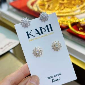 Bông tai hoa tia nhỏ mẫu mới gắn đá cz nhân tạo trang sức sỉ Kami BL25