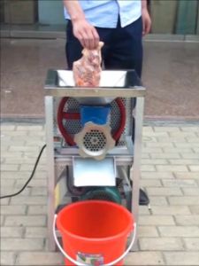 เครื่องบดเนื้อ 32A กำลังมอเตอร์ 2.2KW กำลังผลิต 180KG/H บริษัท 32 คุณภาพดี รับประกันคุณภาพ เครื่องบดหมู เครื่องบดไก่ เครื่องบดเนื้อ