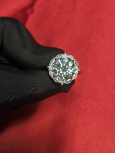 Selamat Datang di Diamcity Jewelry Flagship Store: Cincin Moissanite 5 Karat untuk Pasangan