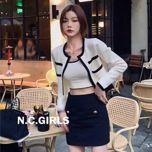 <1220> Áo Khoác Cardigan Dệt Kim Màu Tương Phản Chị Em Nam Tây Áo Hai Dây Kiểu Mới Mùa Xuân Phong Cách Xiaoxiang Cho Nữ Áo Hai Dây Áo Ngắn