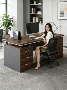 OYIla | Sleek and Modern Office Desk and Chair Combination