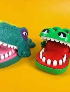 QQ เล่นเด็ก จระเข้งับนิ้ว จระเข้กัดนิ้ว เกมส์ครอบครัว Crocodile Biting Finger