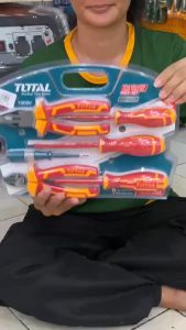 TOTAL ชุดคีมหุ้มฉนวน + ไขควงหุ้มฉนวน + ไขควงเช็คไฟ 6 ตัวชุด รุ่น THKIST3062 (6 pcs Insulated Hand Tools Set )