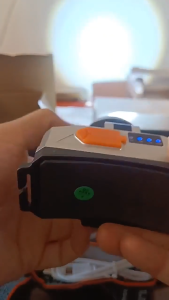 Đèn pin chiếu xa 500m Zoom xa gần chống thấm nước đèn pin câu cá cắm trại pin trâu