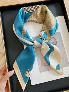 Fashionable 70cm Silk Scarf for Women High-End Neck Protection Suitable for Middle-Aged and Elderly Stylish Stripe Pattern