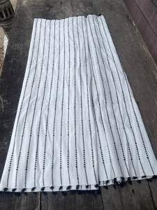 ตีนจกเมืองลองตัวขาว หัวแดง เย็บถุง ต่อหัวซิ่นแล้ว ผ้าถุงทอมือ ผ้าซิ่น