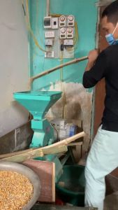 Máy nghiền 10 gia đình buồng thẳng có thể nghiền được các loại nguyên liệu như gạo ngô khoai sắn