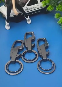Gantungan Kunci Serbaguna Pria Wanita – Model Karabiner Obeng  Pembuka Botol / Keychain Multifung