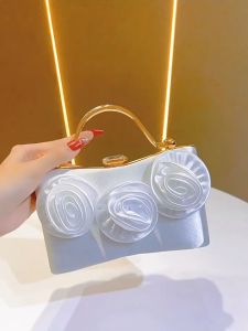 กระเป๋าผูหญิงออกงานใช้สะพายเเละถือดีไซส์หรูเเบบผู้ดี ทรงเหลี่ยมเเต่งดอกไม้มี 5 สี หรูสุด