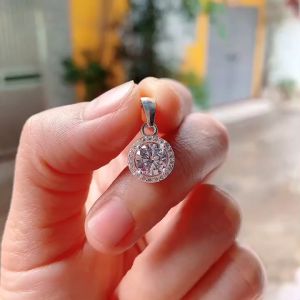 Mặt dây chuyền hình tròn điểm nhấn sản phẩm là viên đá chủ zircon 5mm có thể thay màu đá theo yêu cầu