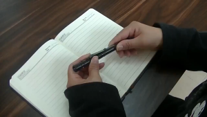 2025 ปากกา 6-In-1 Self Defense ปากกาไฟฉาย LED Breaker ฉุกเฉินปากกา การเขียนเครื่องมือเติม