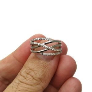 - แหวน เงินแท้ 92.5% งานส่งออก ฝังเพชรสวิส cz เกรด 5A หน้าแหวนกว้าง 1.2 ซม. หนัก 3.9-4 กรัม ดีไซน์สวยหรู ดูแพง เคลือบทองคำขาวแล้วครับ ใส่ไม่ดำ และไม่ซ้ำใคร