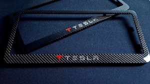 กรอบป้ายทะเบียน รถยนต์ Tesla หุ้มคาร์บอนแท้ ลาย2 แบบมีแผ่นใสปิดด้านหน้า คู่ละ