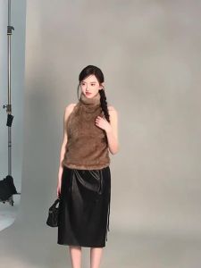 OIOI ESSE | Áo Gile Vintage Đệm Cao Cổ Treo Cổ Xẻ Sâu Sau