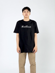 3Second Kaos Pria Lengan Pendek Regular Fit Katun Cursive OL-C260525