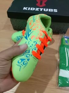 KIDZTUBS Sepatu Bola Anak Paket Komplit Sepatu Bola Tas Skin Deker Kaos Kaki Usia 6-10 Tahun Size 28 29 30 31 32 33 34 35 36 37 KDZ1818010825