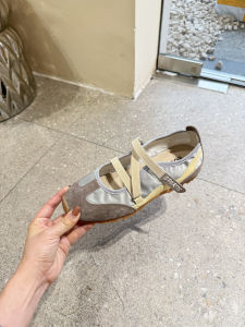 XUJIA | Giày Bệt Mũi Nhọn Dây Ngang Tăng Chiều Cao Phong Cách Retro