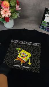 Kaos Terbang Tanpa Pilot: Kaos Kekinian & Viral dari Markaskaos.id