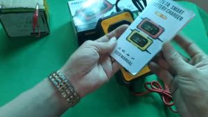 Sạc bình ắc quy Foxsur 7A 12V(4Ah - 140Ah)sạc cho cả pin LiFePO4 tự ngắt khử sunfat