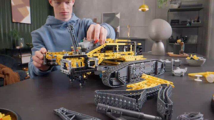 LEGO Technic 42146 Liebherr Crawler Crane LR 13000 Building Kit (2,883 ...