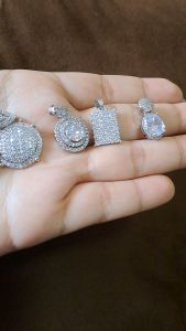 Liontin Perak Bulat Moroko Full Kristal Berlian Titanium 22K