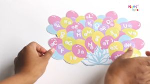 Aktivitas Anak: Mengenal Huruf Alfabet dengan Mainan Montessori & Busy Board