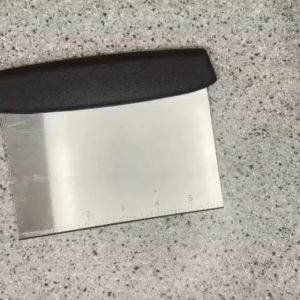 ( 1 PCS ) SCRAPER STAINLESS SPATULA WITH SILICONE HANDLED / ALAT BAKING PEMOTONG PEMBERSIH MEJA KOKI