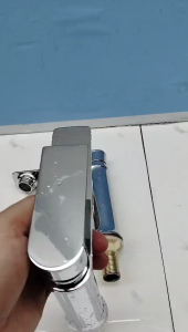 GIORMANI Vòi rửa mặt lavabo lạnh cao cấp SNL52 LFV-13BA thiết kế độc đáo tay cầm hiện đại chất liệu hợp kim thau xi crom niken tĩnh điện bền đẹp dễ sử dụ