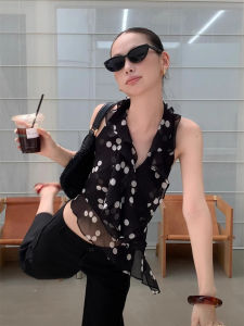 chaqi | เสื้อกล้ามลายจุดสไตล์เกาหลีสำหรับผู้หญิงในช่วงฤดูร้อน เสื้อครอปเปิดหลังทรงเข้ารูป แขนกุด คอวี ทรงเข้ารูป แฟชั่น