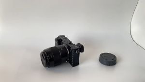 ฝาครอบเลนส์กล้อง รุ่น A7/A7M2/A7RII//A6600  lens cap มีให้เลือก 1 แบบ ครอบปิดเลน์สกล้องได้หลายรุ่น   สีดำ