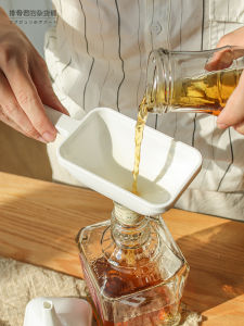 Japanese Style Plastic Funnel Kitchen Wine Pouring Bottle Square Dosing Bottle Small Food Grade Alcohol Utensils Home Use