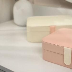 Jewelry box portable PU double-layer multifunctional jewelry boxes and pure and fresh and contracted stud earrings zipper earrings ring built-in mirror jewelry boxes multifunctional double jewelry travel receive a case