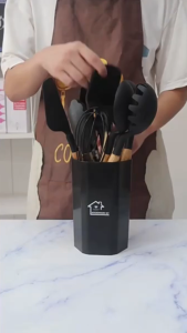 ชุดอุปกรณ์ทำอาหารซิลิโคน 16 ชิ้น พลาสติกซิลิโคนเกรดอาหาร ทนความร้อน ไม่ติดกระทะ มีดขูด ล้างทำความสะอาดง่าย