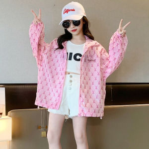 เสื้อผ้าป้องกันแสงแดดสําหรับเด็กผู้หญิงสไตล์ลําลอง 2024 ฤดูร้อนใหม่ไฟเบอร์โพลีเอสเตอร์น้ําหนักเบามีฮู้ดการออกแบบขอบตัดบาง