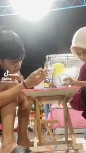 Mewarnai aneka Celengan Karakter dari patung gypsum