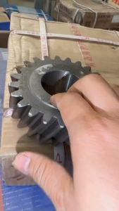 Bánh răng 240 23 răng chéo cá trong lắp cho xe hộp số xe ben 2 cầu EQ240 35 đến 6 tấn phổ biến
