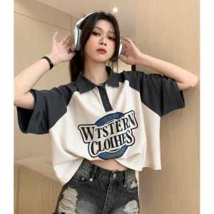 เสื้อยืดคอโปโลผู้หญิงหลวมๆ สไตล์เกาหลีฤดูร้อน ดีไซน์พิมพ์ลายตัวอักษร สไตล์วิทยาลัย สีบล็อก เสื้อตัวบนผู้หญิง