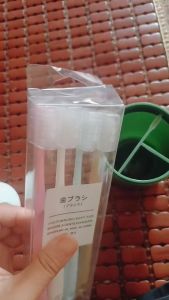 Hộp đựng bàn chải đánh răng đi du lịch tiện lợi tặng kèm 4 bàn chải đánh răng