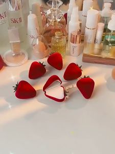 🍓Strawberry Ring Box Cartoon Sáng tạo Mini Cầu hôn Đồ trang sức Hộp Hộp đựng Hộp quà tặng dễ thương