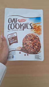 [คุกกี้โอ๊ตช็อกโกแลตชิพ (ตรา นาราญา) นำเข้าจากประเทศมาเลเซีย]