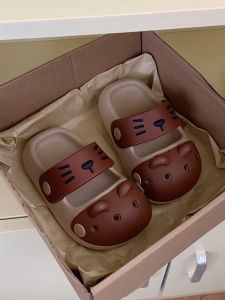 Dễ Thương Dép Trẻ Em Little Tiger Bé Trai Bé Gái Mặc Ngoài Trời Đầu Bao Phủ Chống Trơn Trượt Mềm Dép Đáy Thông Dép Phong Cách Chất Liệu PVC